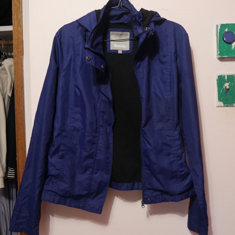 Bench windbreaker/ raincoat